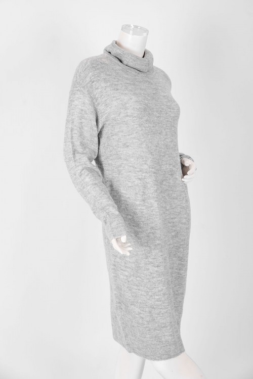 فستان نسائي شتوي قصير لون رمادي ياقة عالية و أكمام طويلة