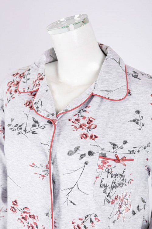 قميص نسائي شتوي ميدي لون رمادي فاتح مشجر بجيب من الأمام ياقة مطوية بأزرار و أكمام طويلة