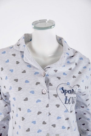 قميص نسائي شتوي ميدي لون رمادي فاتح مزين بالقلوب و كتابات ياقة مطوية بأزرار و أكمام طويلة 