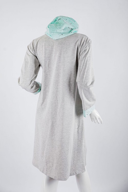 قميص نسائي شتوي ميدي لون رمادي مزين برسومات و كتابات ياقة بقبعة متصلة باللون التفاحي و أكمام طويلة