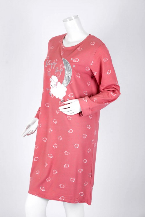 قميص نسائي شتوي ميدي لون خربزي مزين برسومات و كتابات ياقة دائرية و أكمام طويلة