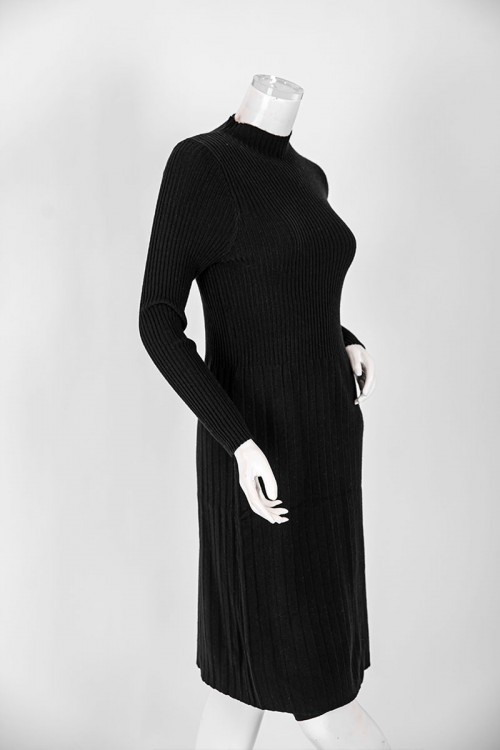 فستان نسائي شتوي قصير لون أسود ياقة عالية و أكمام طويلة