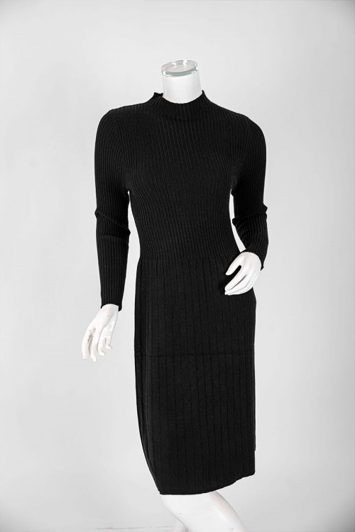 فستان نسائي شتوي قصير لون أسود ياقة عالية و أكمام طويلة