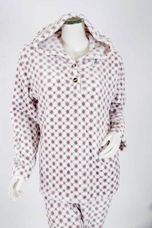 بجامة نسائية شتوية قطعتين لون أبيض منقط بالبني بلوزة بياقة بقبعة متصلة و أزرار و أكمام طويلة مع بنطلون طويل