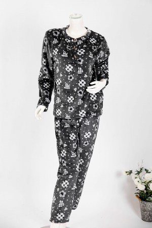بجامة نسائية شتوية قطعتين لون رصاصي بلوزة بياقة دائرية و أزرار و بأكمام طويلة مع بنطلون طويل 