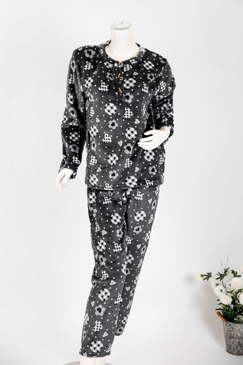 بجامة نسائية شتوية قطعتين لون رصاصي بلوزة بياقة دائرية و أزرار و بأكمام طويلة مع بنطلون طويل