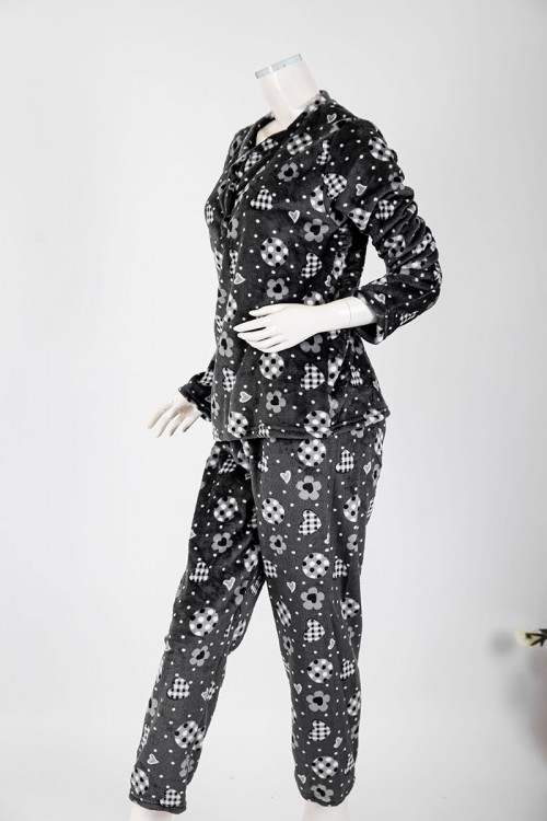 بجامة نسائية شتوية قطعتين لون رصاصي بلوزة بياقة دائرية و أزرار و بأكمام طويلة مع بنطلون طويل