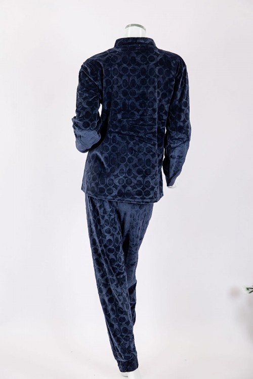 بجامة نسائية شتوية قطعتين لون كحلي بنقوش بلوزة بياقة عالية و أزرار و بأكمام طويلة مع بنطلون طويل