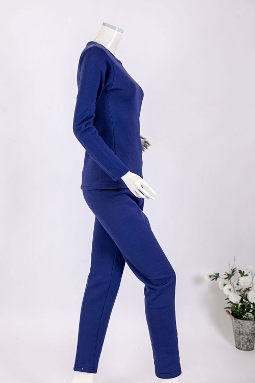 بجامة نسائية شتوية قطعتين لون كحلي غامق بلوزة بياقة دائرية و بأكمام طويلة مع بنطلون طويل