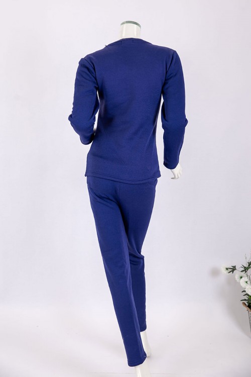 بجامة نسائية شتوية قطعتين لون كحلي غامق بلوزة بياقة دائرية و بأكمام طويلة مع بنطلون طويل