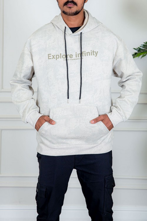 بلوفر رجالي شتوي لون بيج بنقوش باللون الرمادي قبعة متصلة برباط و أكمام طويلة مع جيب الكنغر