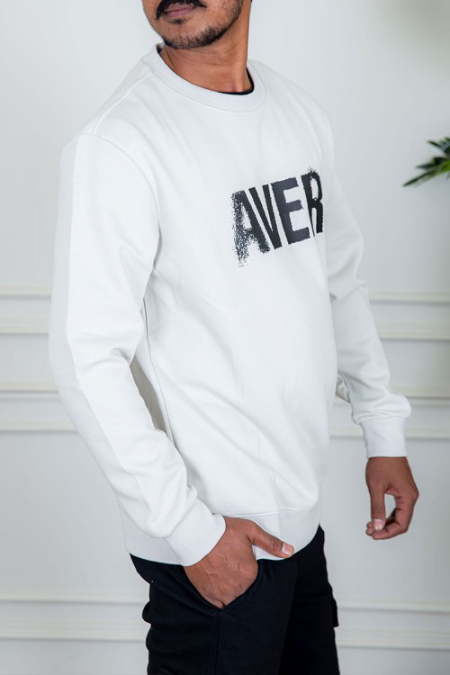 بلوفر رجالي شتوي بيج مزين بكتابات و بأكمام طويلة