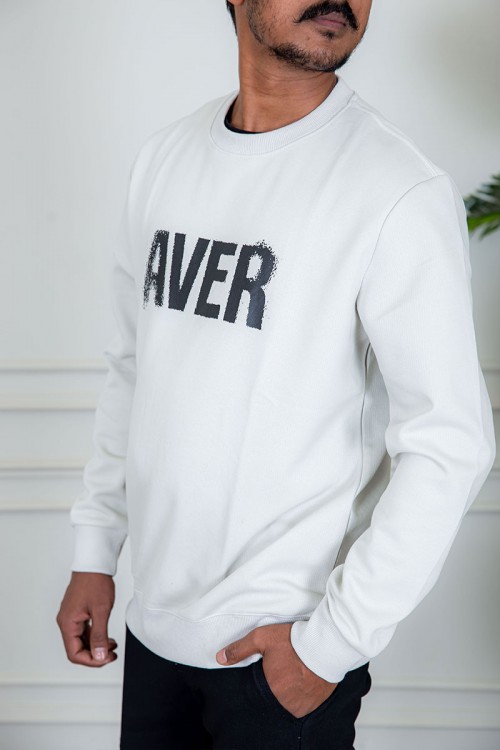 بلوفر رجالي شتوي بيج مزين بكتابات و بأكمام طويلة