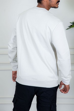 بلوفر رجالي شتوي بيج مزين بكتابات و بأكمام طويلة 