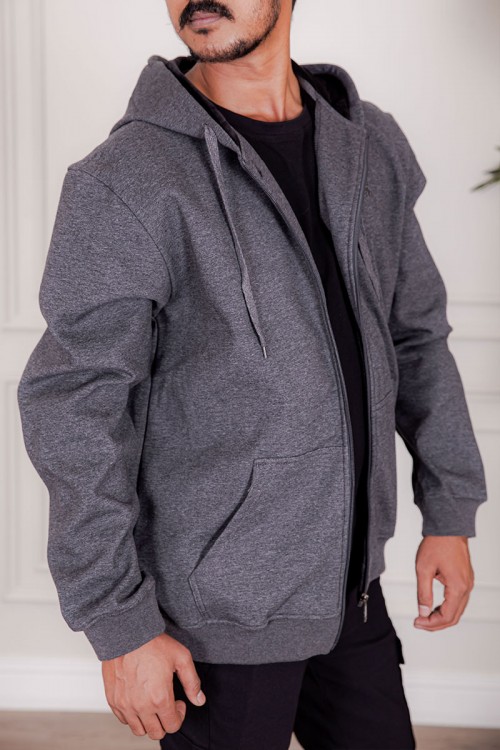 جاكت رجالي شتوي لون رمادي قبعة متصلة برباط و بسحاب من الأمام مع جيب الكنغر و بأكمام طويلة