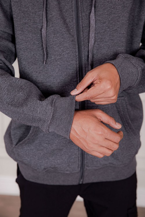 جاكت رجالي شتوي لون رمادي قبعة متصلة برباط و بسحاب من الأمام مع جيب الكنغر و بأكمام طويلة