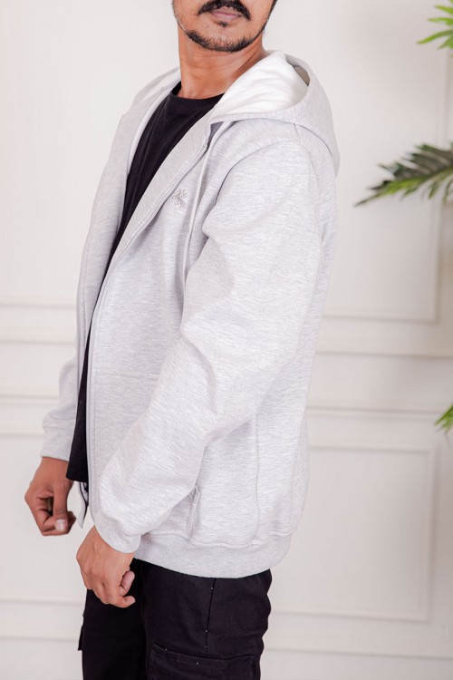 جاكت رجالي شتوي لون رمادي فاتح قبعة متصلة برباط و بسحاب من الأمام مع جيب الكنغر و بأكمام طويلة