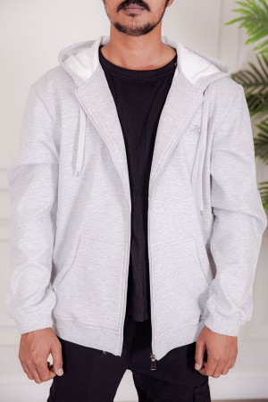 جاكت رجالي شتوي لون رمادي فاتح قبعة متصلة برباط و بسحاب من الأمام مع جيب الكنغر و بأكمام طويلة 