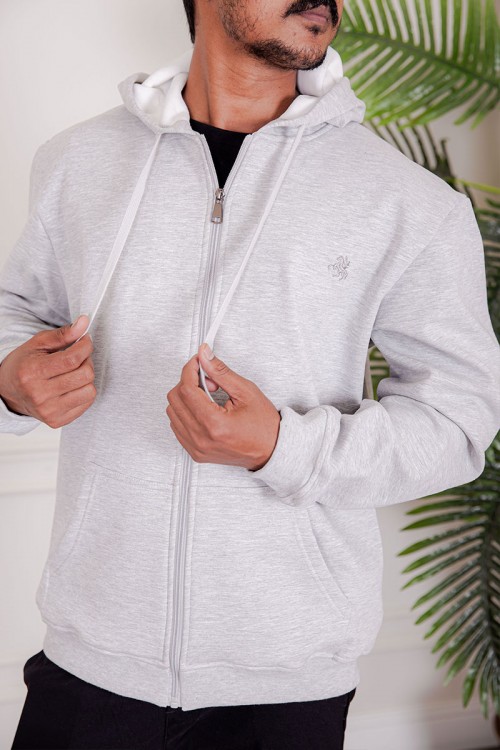 جاكت رجالي شتوي لون رمادي فاتح قبعة متصلة برباط و بسحاب من الأمام مع جيب الكنغر و بأكمام طويلة