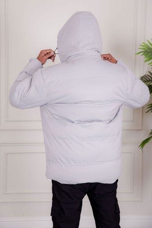 جاكيت رجالي شتوي منفوخ لون رمادي فاتح بقبعة رأس منفصلة قابلة للتركيب و أكمام طويلة و بجيوب وسحاب من الأمام