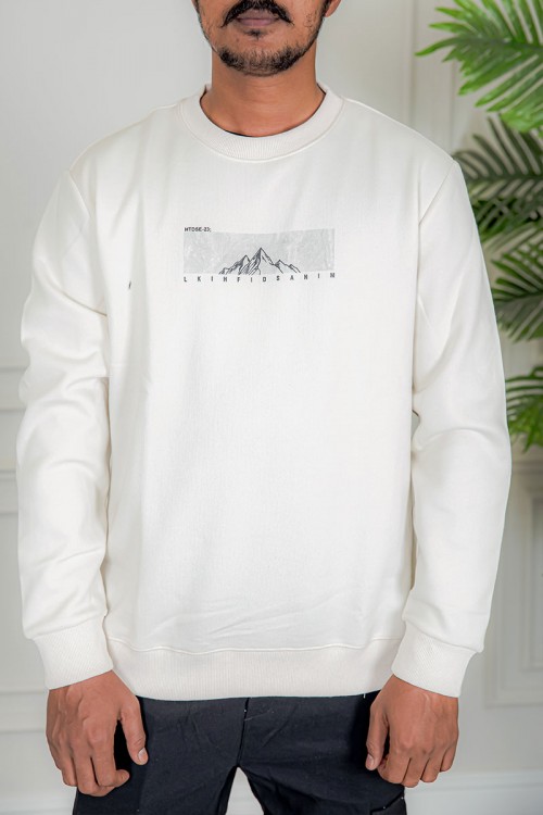 بلوفر رجالي شتوي بيج فاتح مزين بطبعات و كتابات و بأكمام طويلة