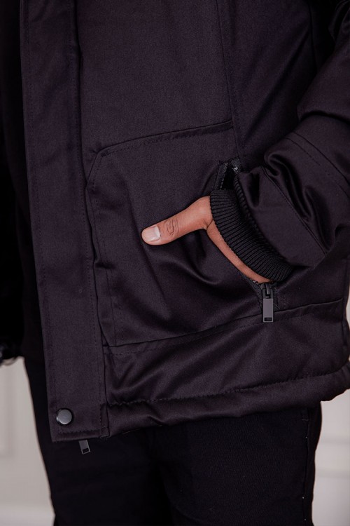 جاكيت رجالي شتوي منفوخ لون أسود بقبعة رأس منفصلة قابلة للتركيب و أكمام طويلة و بجيوب وسحاب من الأمام