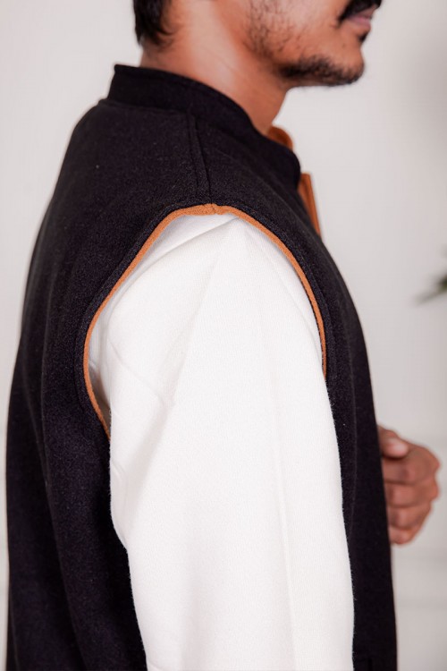 سديري رجالي وجهين دبل فيس لون بني جملي و أسود بجيوب من الأمام