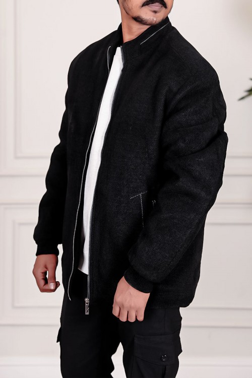 جاكيت رجالي شتوي لون أسود بسحاب وجيوب من الأمام و بأكمام طويلة