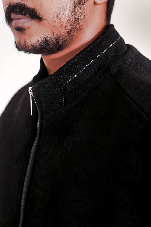 جاكيت رجالي شتوي لون أسود بسحاب وجيوب من الأمام و بأكمام طويلة