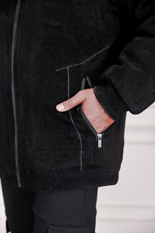 جاكيت رجالي شتوي لون أسود بسحاب وجيوب من الأمام و بأكمام طويلة