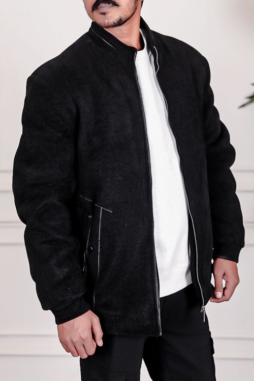 جاكيت رجالي شتوي لون أسود بسحاب وجيوب من الأمام و بأكمام طويلة