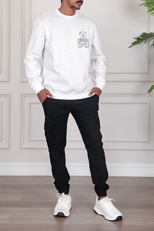 بلوفر رجالي شتوي لون أبيض مزين برسومات و كتابات من الأمام و الخلف و بأكمام طويلة