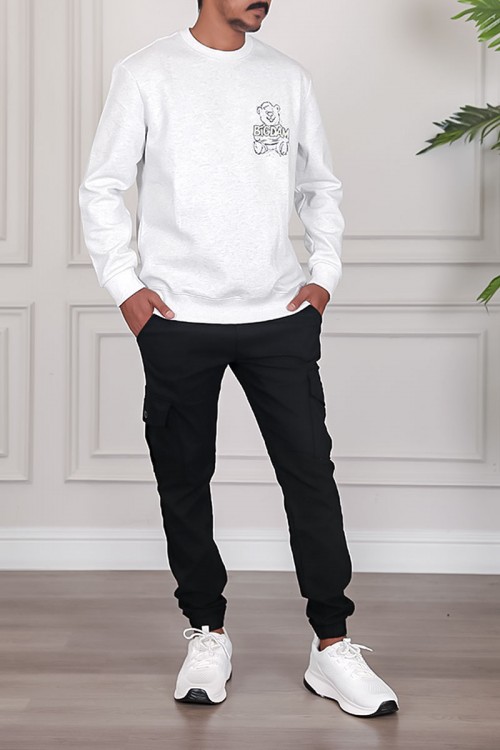 بلوفر رجالي شتوي لون أبيض مزين برسومات و كتابات من الأمام و الخلف و بأكمام طويلة