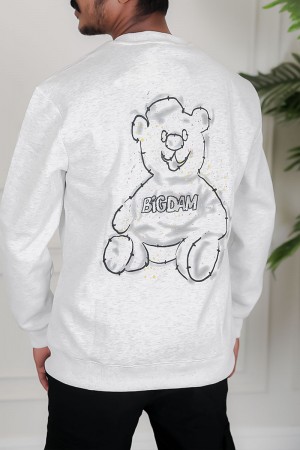بلوفر رجالي شتوي لون أبيض مزين برسومات و كتابات من الأمام و الخلف و بأكمام طويلة