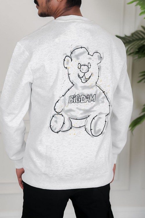 بلوفر رجالي شتوي لون أبيض مزين برسومات و كتابات من الأمام و الخلف و بأكمام طويلة