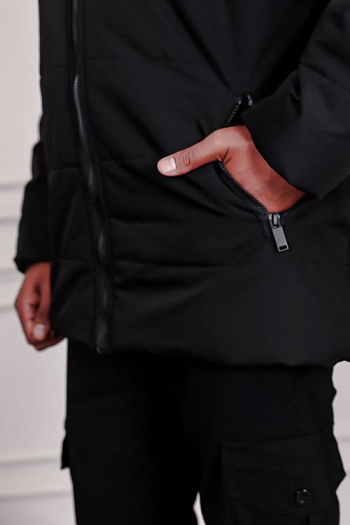 جاكيت رجالي شتوي لون أسود بقبعة رأس منفصلة قابلة للتركيب بجيوب و سحاب من الأمام و بأكمام طويلة