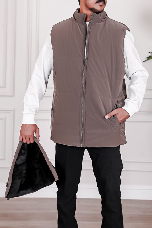 جاكيت رجالي شتوي منفوخ لون بني بقبعة رأس منفصلة قابلة للتركيب بجيوب وسحاب من الأمام و بدون أكمام