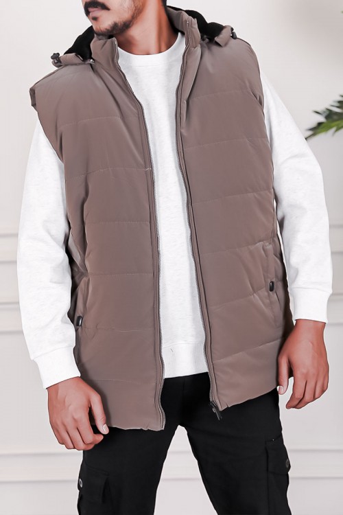 جاكيت رجالي شتوي منفوخ لون بني بقبعة رأس منفصلة قابلة للتركيب بجيوب وسحاب من الأمام و بدون أكمام