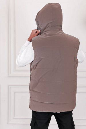 جاكيت رجالي شتوي منفوخ لون بني بقبعة رأس منفصلة قابلة للتركيب بجيوب وسحاب من الأمام و بدون أكمام 