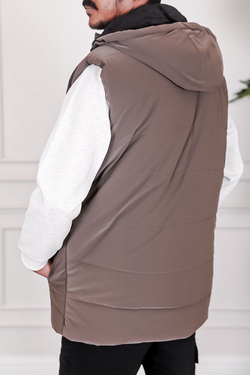 جاكيت رجالي شتوي منفوخ لون بني بقبعة رأس منفصلة قابلة للتركيب بجيوب وسحاب من الأمام و بدون أكمام