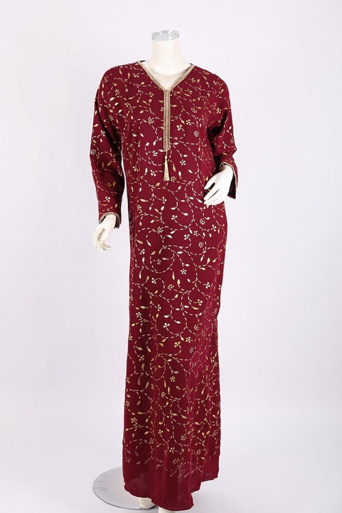 جلابية نسائية لون عودي مشجر ياقة بقصة سبعة مزين بكلفة ذهبية من الياقة و الأكمام و بأكمام طويلة