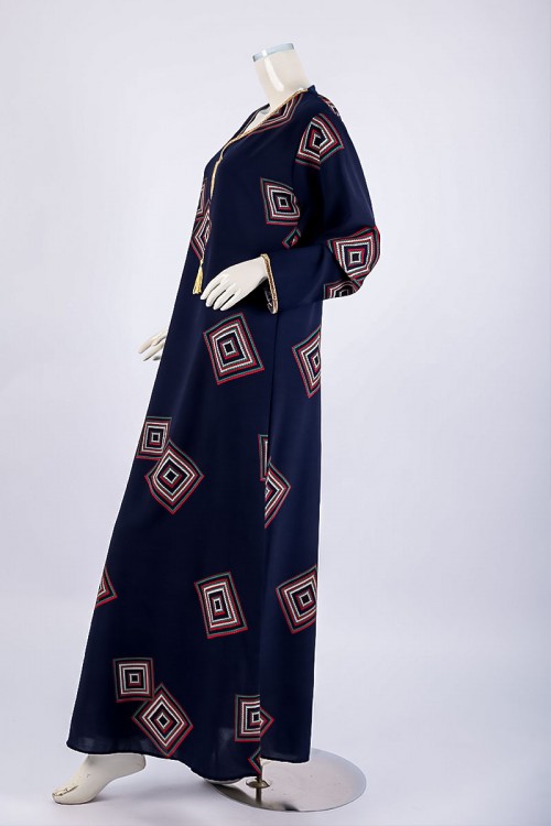 جلابية نسائية لون كحلي ياقة بقصة سبعة مزين بأشكال ملونة و بكلفة ذهبية من الياقة و الأكمام و بأكمام طويلة