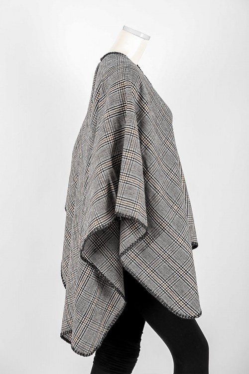 شال شتوي نسائي لون رمادي مزين بخيوط باللون الأصفر و بأطراف باللون الأسود