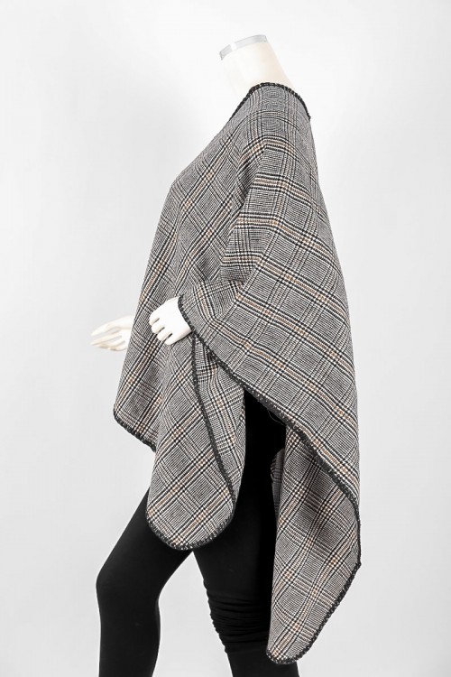 شال شتوي نسائي لون رمادي مزين بخيوط باللون الأصفر و بأطراف باللون الأسود