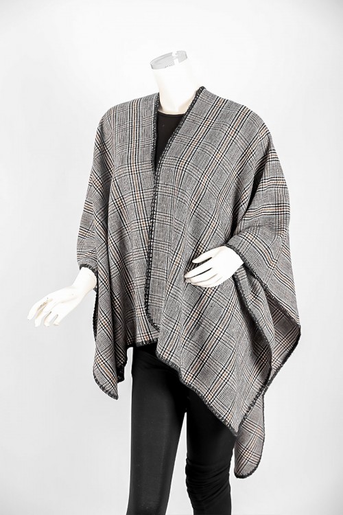 شال شتوي نسائي لون رمادي مزين بخيوط باللون الأصفر و بأطراف باللون الأسود