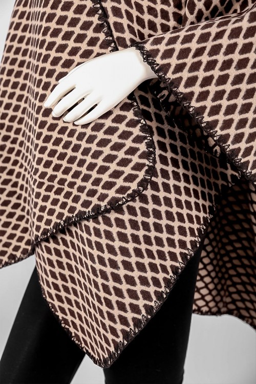 شال شتوي نسائي لون بيج منقط باللون البني