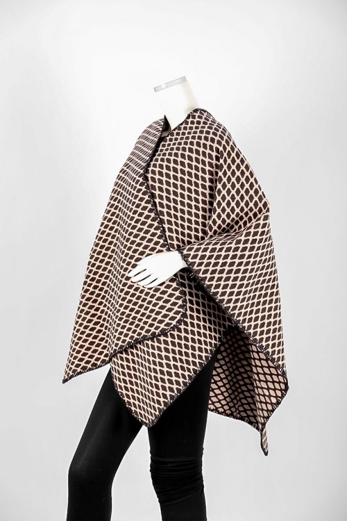 شال شتوي نسائي لون بيج منقط باللون البني