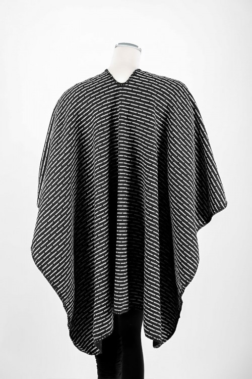 شال شتوي نسائي لون أسود مزين بخيوط باللون الأبيض