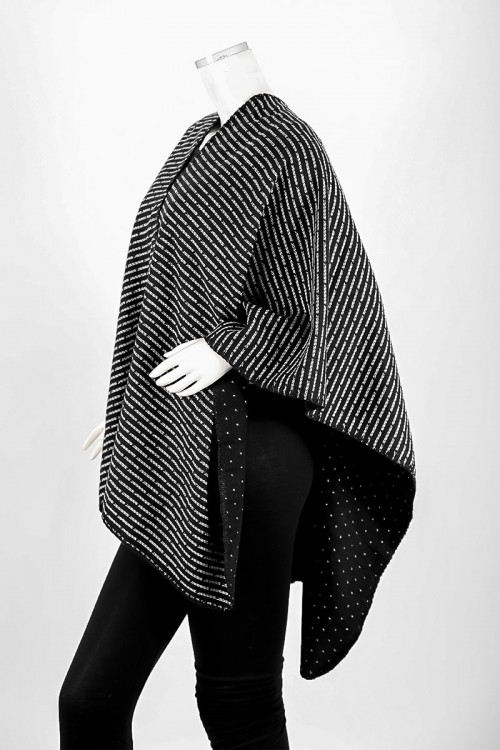 شال شتوي نسائي لون أسود مزين بخيوط باللون الأبيض