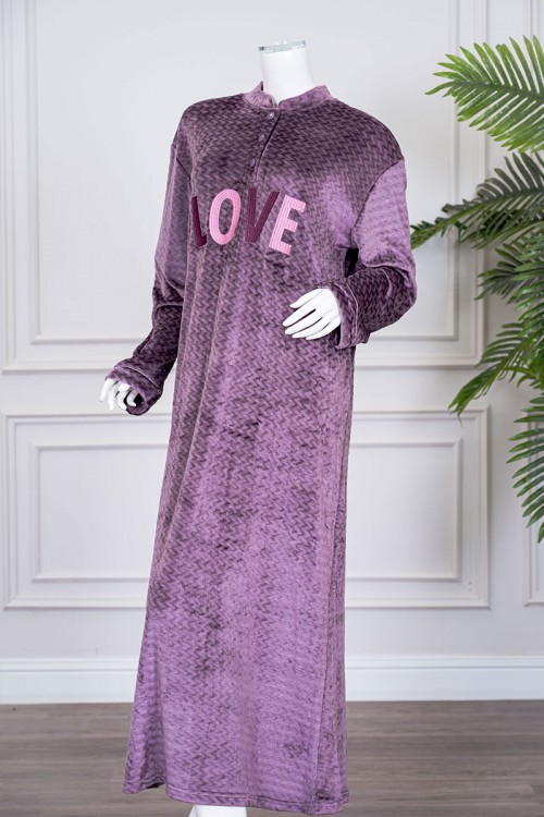 قميص نسائي شتوي طويل لون موف مزين بكتابات ياقة عالية بأزرار و بأكمام طويلة